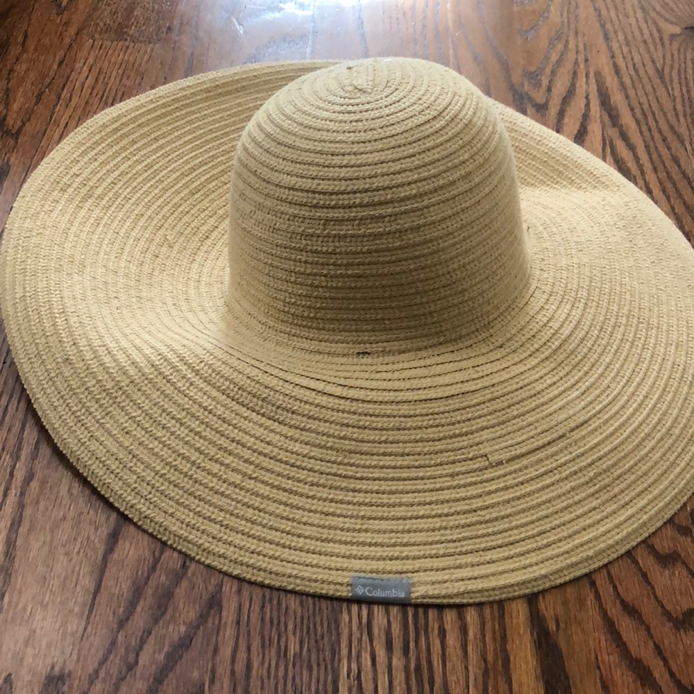 Columbia Tan Wide-Brimmed Sun Hat